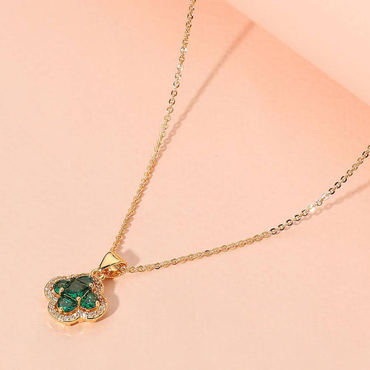 Véda Charm Green Stone