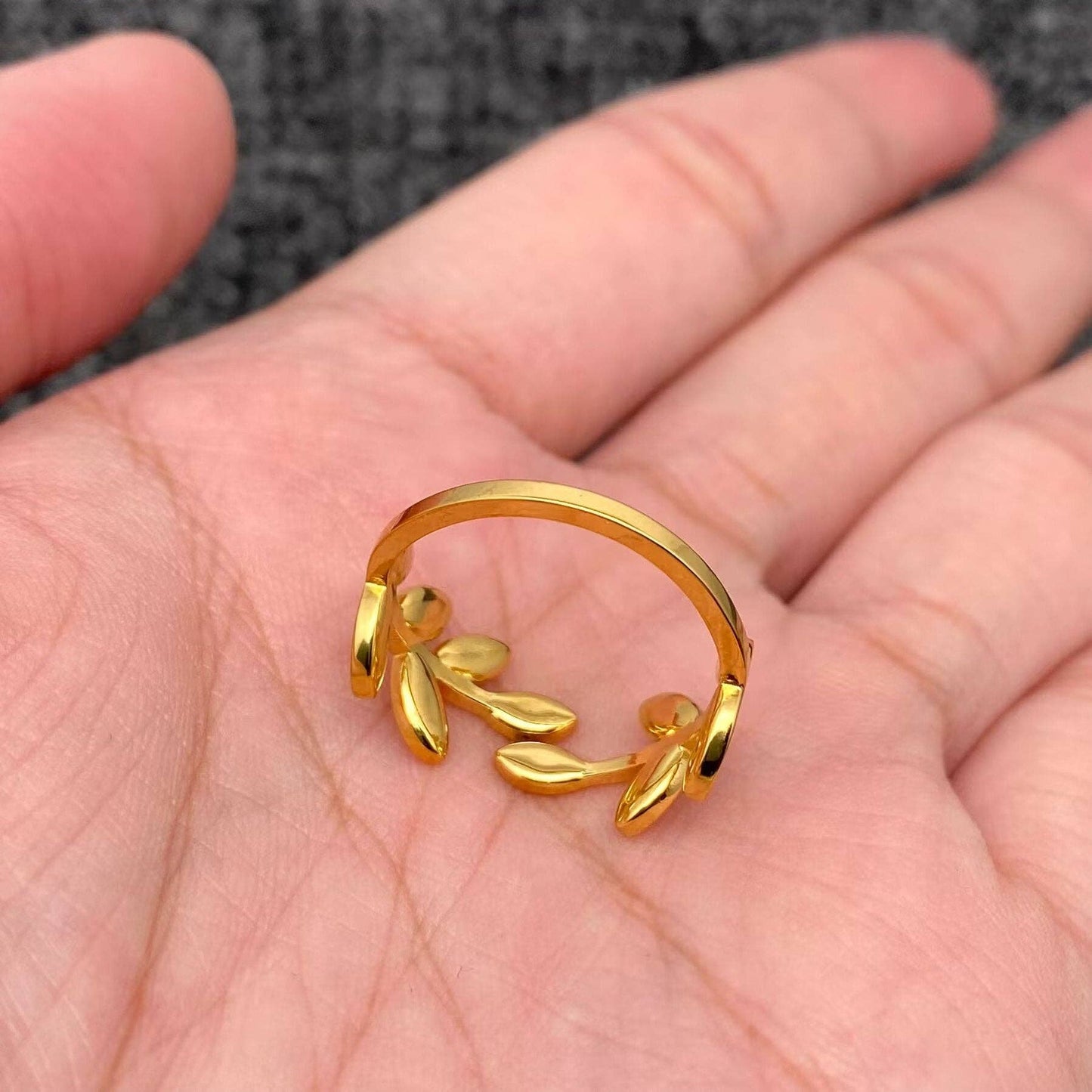 Alba Leaf Ring